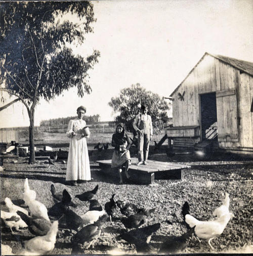 654: Mary & Sam Hammond, Janie Hammond Grice. Sunset Ranch, Encinitas, CA ca 1908

